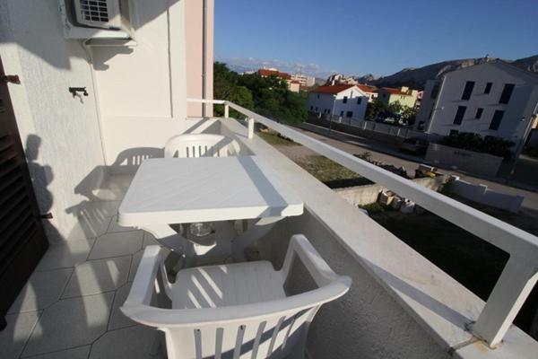 Ara-Ara Apartment Baska  Exterior photo